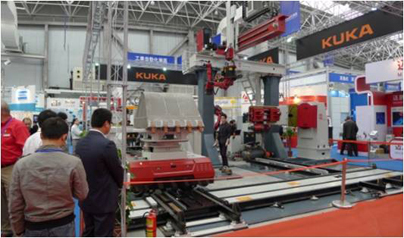 &nbsp;KUKA���ӻ�е�˺�97�������RGVС��